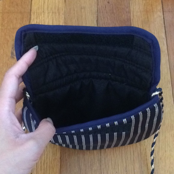 Gold and dark blue striped purse - Picture 4 of 4